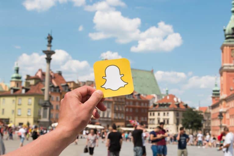 how-to-add-a-photo-to-snapchat-story-itgeared