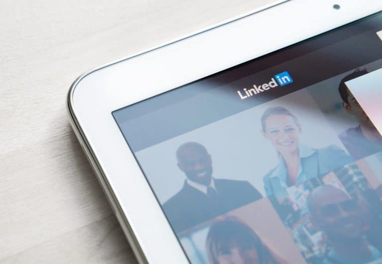 How To Find Alumni On LinkedIn | ITGeared