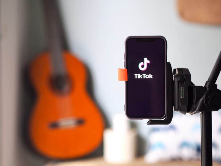 how-to-make-horizontal-video-vertical-for-tiktok-itgeared