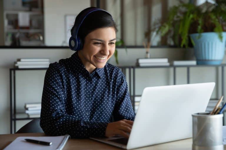 What Are the Best Headphones for Zoom Meetings? | ITGeared