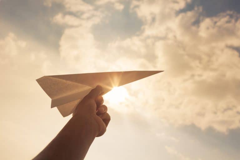 what-does-the-paper-airplane-mean-on-instagram-insights-itgeared